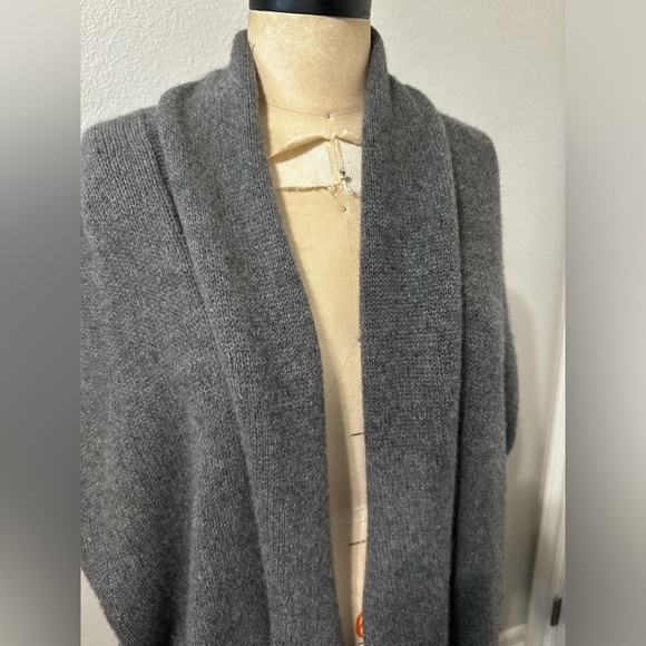 Calypso St. Barth Cashmere kaftan cardigan vest. Grey Mélange. Size L - Picture 9 of 16